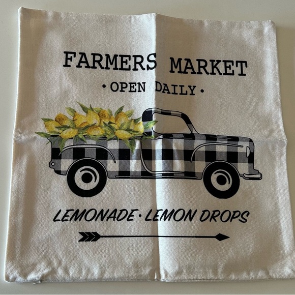 SUPER CUTE Pillow Covers with Black/White and Yellow Lemon Prints (set of 4) - Picture 4 of 5